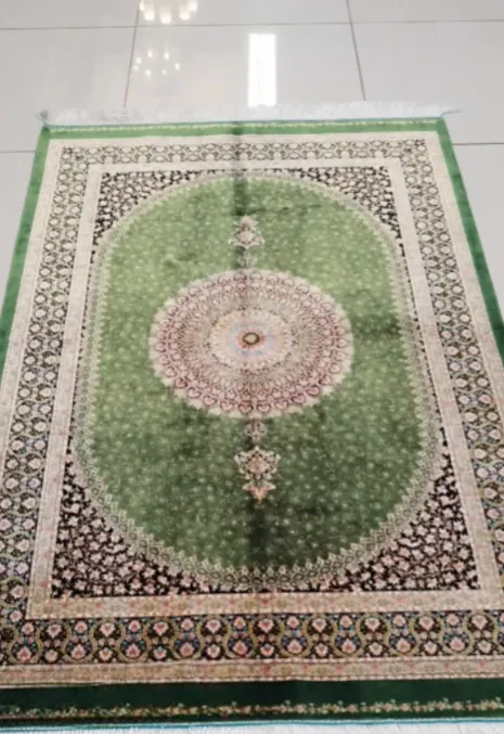 Machine-made Silk Persian Rug 1x1.5m