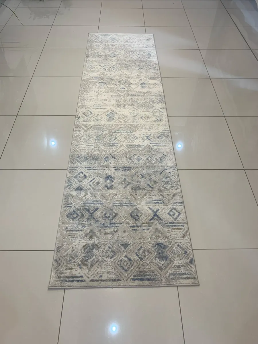 Fusion machine-made runner rug with blue diamond Aztec pattern
