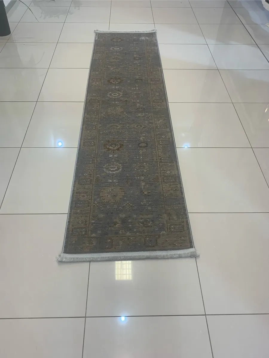 Nazende machine-made runner rug with grey and blue medallion pattern