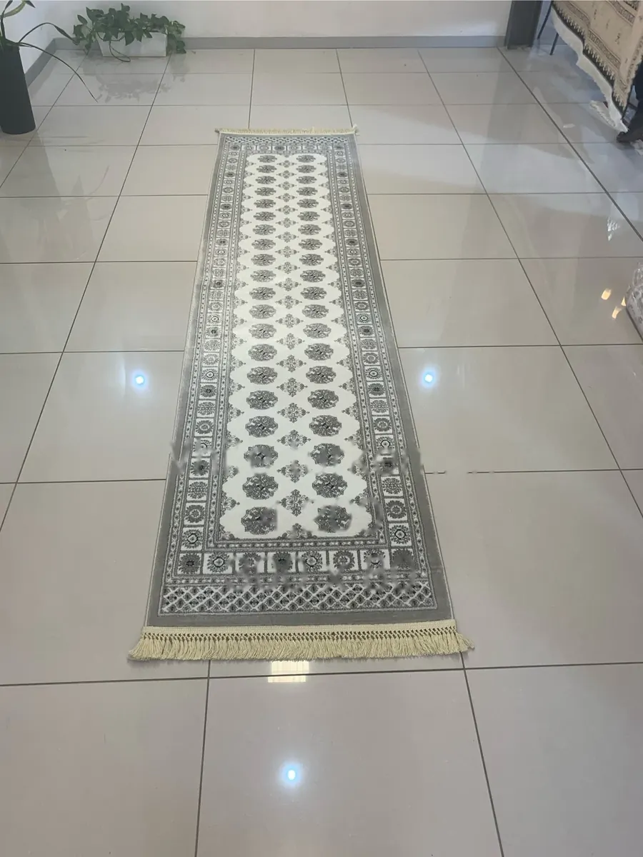 White Turkeman machine-made runner rug in ivory and grey